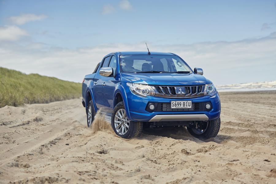  Mitsubishi Triton GLS Double Cab 2015 года  (AU) (фото 12 из 27)